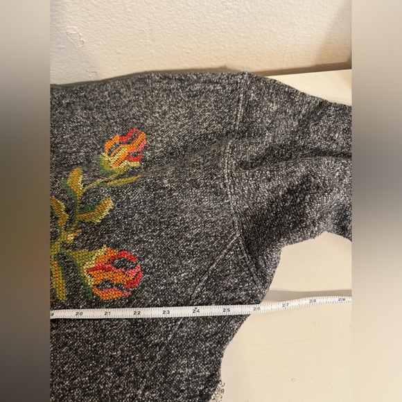 Ivy Jane Knit Floral Cross Stitch Sweater Cropped Short Gray Black Lace Medium - Picture 9 of 10
